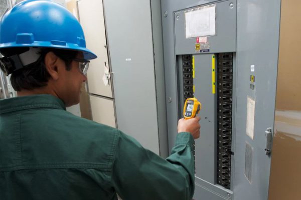 Fluke Las 5 mejores herramientas para solucion de problemas electrico