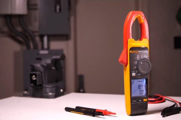 Medidas más rápidas y seguras con la Pinza amperimétrica iFlex Fluke 378 FCe™