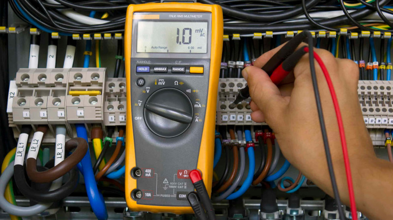 Fluke explica la solución de problemas eléctricos en automoción