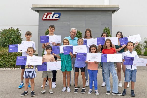 IDE Electric premia el rendimiento estudiantil con sus becas académicas