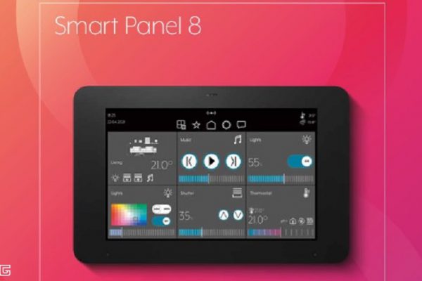 JUNG presenta su display táctil KNX Smart Panel 8