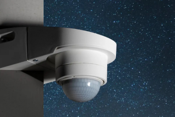 Innovación de Jung en detectores de movimiento inteligentes