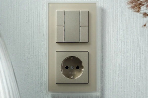 Innovación en instalación eléctrica con la serie A VIVA de JUNG