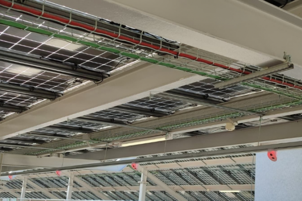 Tras las obras de remodelación del parking de la estación de Atocha (Madrid), nuestras bandejas BasorFil BF2R forman parte de la nueva instalación fotovoltaica que proporciona sombra y energía limpia al aparcamiento. 💪 🔝 Un proyecto que combina eficiencia, resistencia y sostenibilidad, en uno de los puntos más transitados de España, y que demuestra cómo nuestras soluciones se adaptan a las infraestructuras más modernas y exigentes. Muy orgullosos de seguir aportando innovación y fiabilidad a proyectos que impulsan un futuro más sostenible.