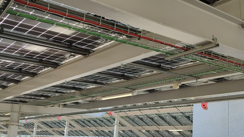  Tras las obras de remodelación del parking de la estación de Atocha (Madrid), nuestras bandejas BasorFil BF2R forman parte de la nueva instalación fotovoltaica que proporciona sombra y energía limpia al aparcamiento. 💪 🔝 Un proyecto que combina eficiencia, resistencia y sostenibilidad, en uno de los puntos más transitados de España, y que demuestra cómo nuestras soluciones se adaptan a las infraestructuras más modernas y exigentes. Muy orgullosos de seguir aportando innovación y fiabilidad a proyectos que impulsan un futuro más sostenible. 