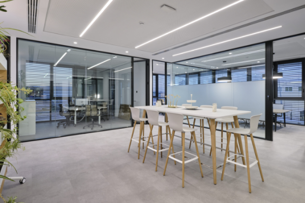 TRILUX ilumina la sede inteligente de Winterhalter en Málaga